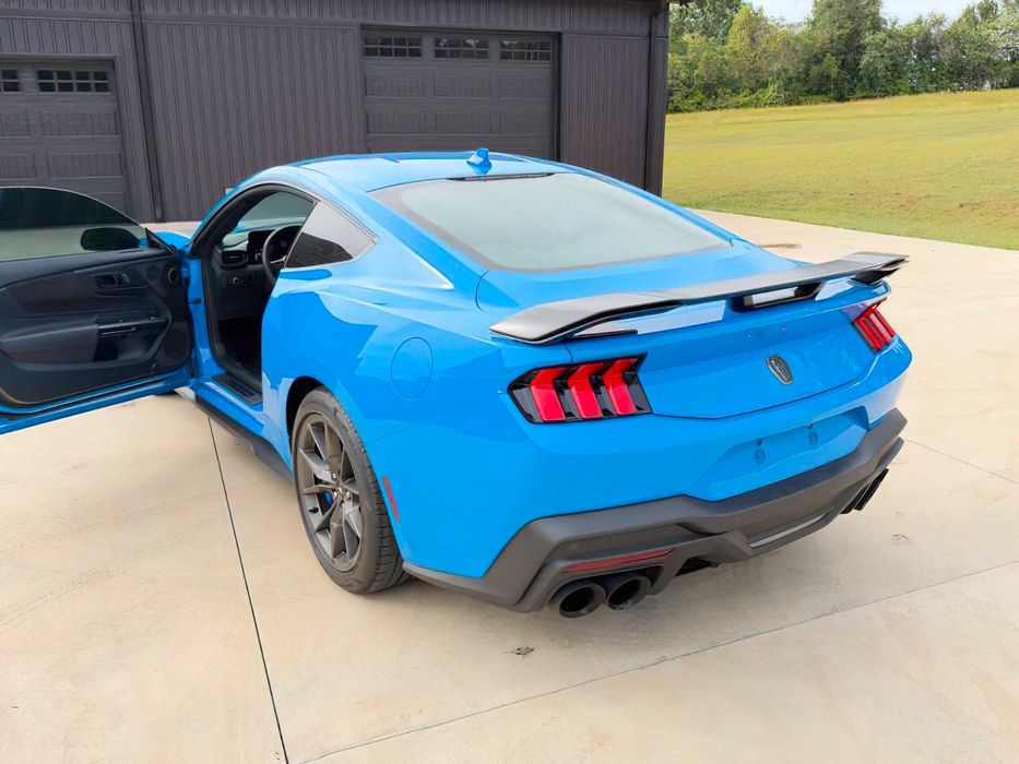 Ford Mustang      2024