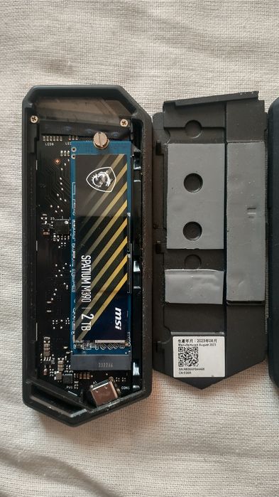 Терміново продам "SSD DISK M2 MSI 2 TB"  З швидкістним карманом "ASUS