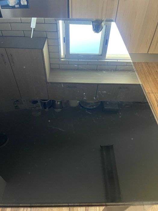 Mesa de vidro preta extensível