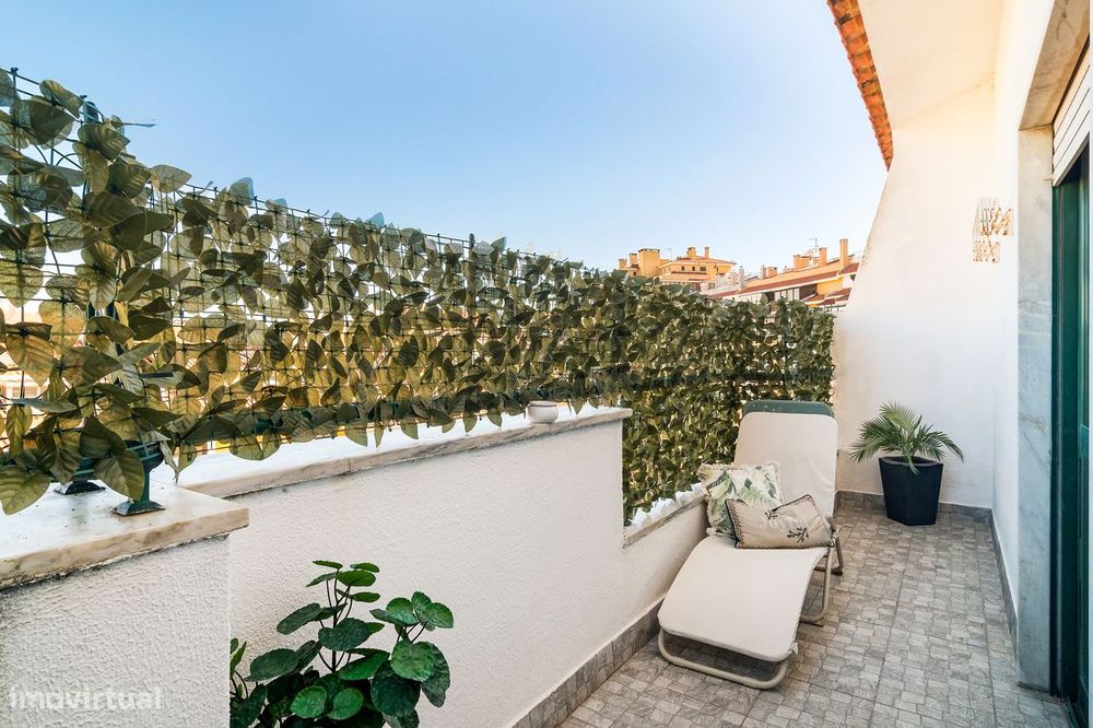 Apartamento T3 em Massamá Norte com terraço