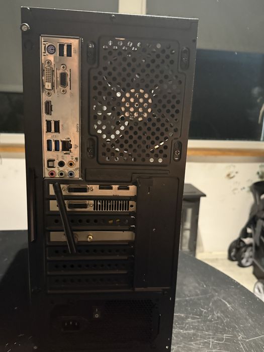 Komputer stacjonary do gier, nauki