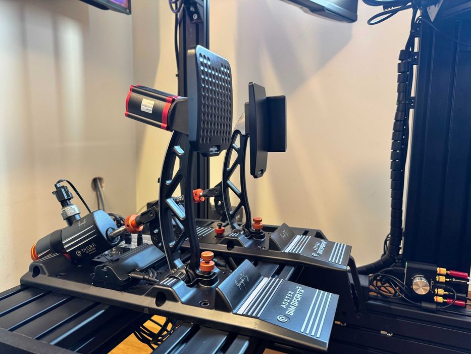 Simracing Asetek Invicta - Base, Button Box e Pedais