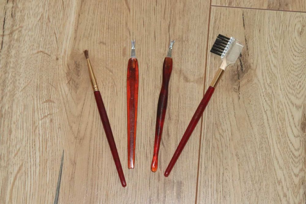 Nowe przybory kosmetyczne w etui