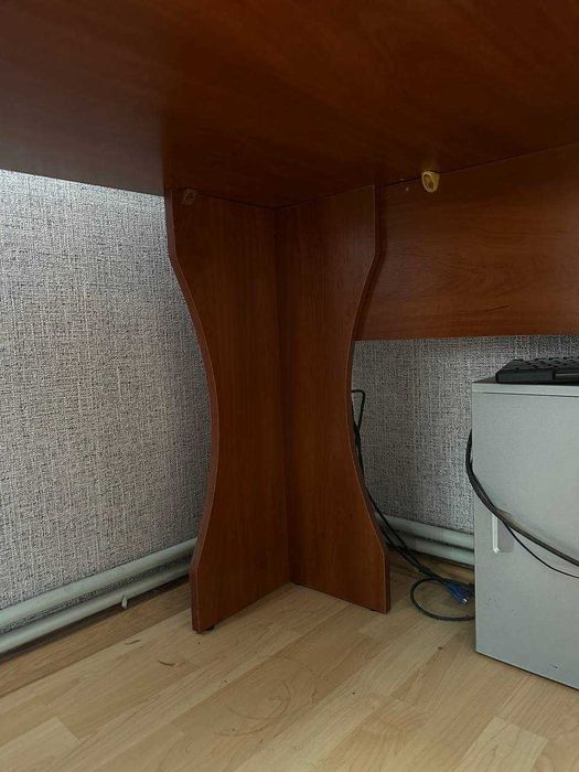 комп'ютерний стіл з шухлядами / робочий стіл / письмовий стіл