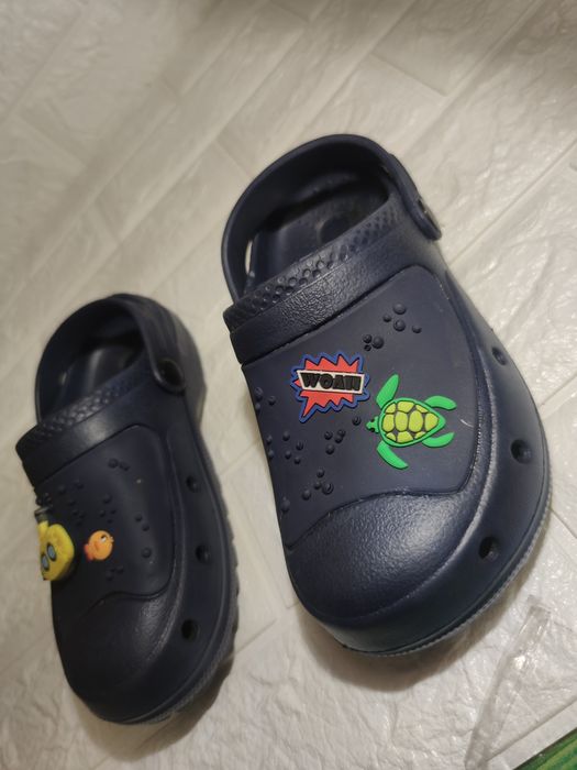 Крокси сабо сандалі з наліпками і мігалкой, розмір 26
Crocs
Підписатис