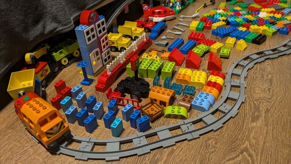 LEGO duplo-duży zestaw z kilkoma modelami
