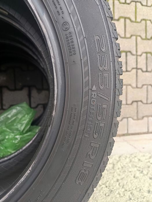 Nokian 235 55 R18 SUV komplet