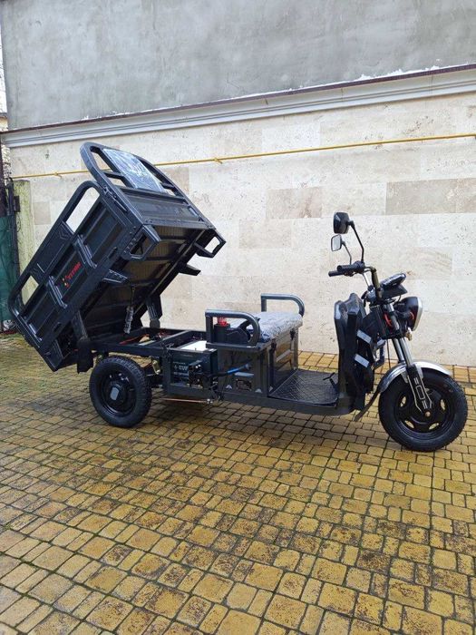 Электроскутер Titan Cargo трицикл 3-х местный 2500W/32A серый 2026