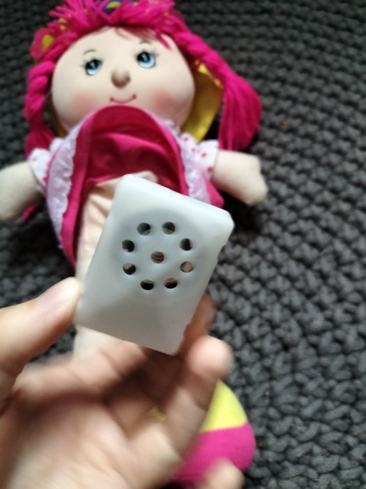 Lalka materiałowa śpiewająca