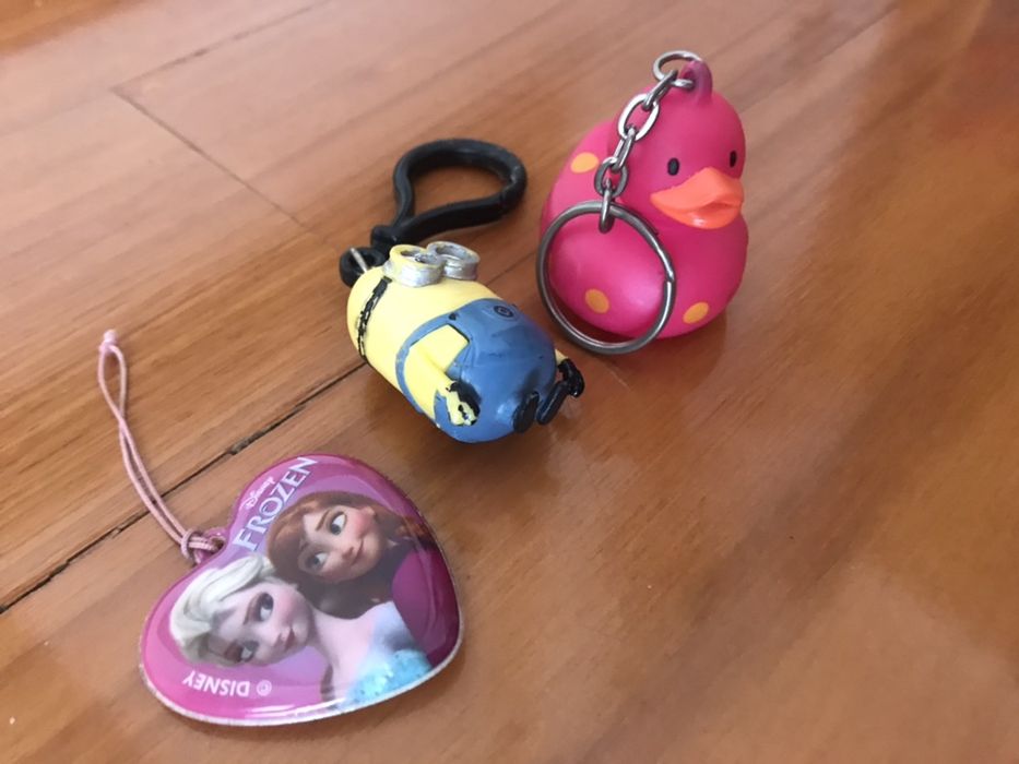 Porta moedas e porta chaves (Clair’s, minons, lego friends, frozen)
