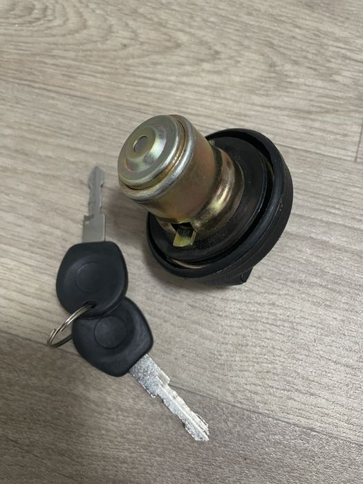 Кришка бака з ключем, пробка бака, замок, для бензобака, пробка Opel