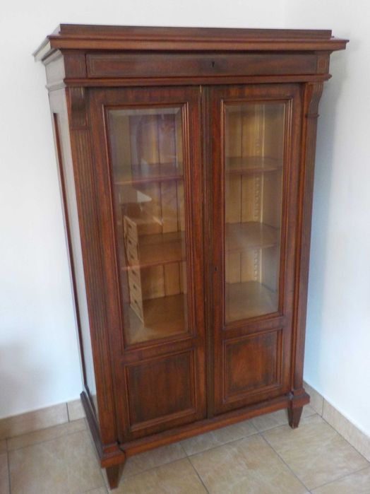 Unikatowa biblioteczka  z mosieżnymi zdobieniami z dworku Ludwika Geyera