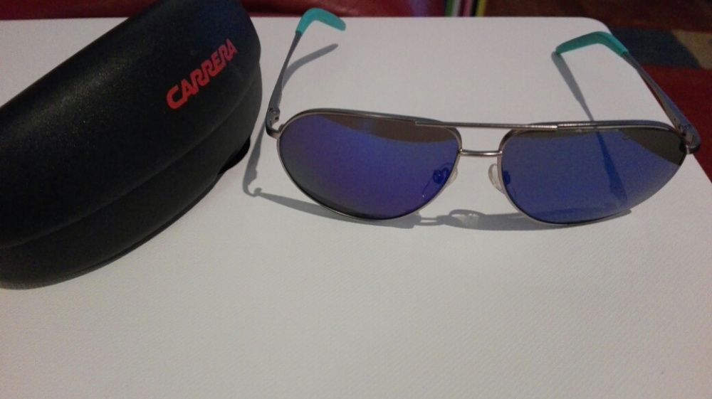 Óculos de sol CARRERA / modelo junior