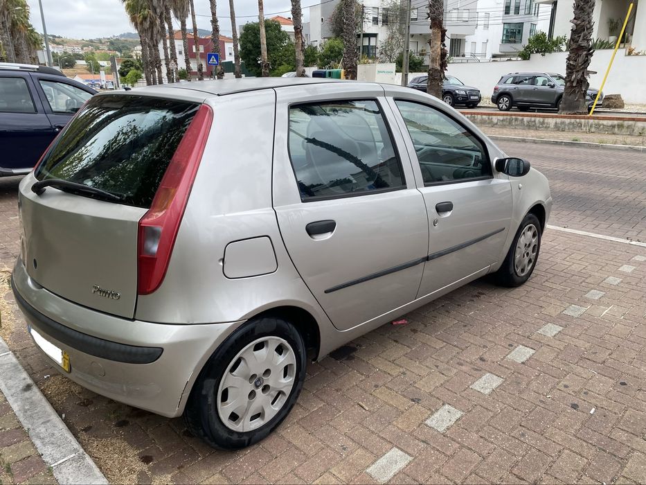 Fiat Punto 2003 a Gasolina por 1.100€ — Com 4 Pneus Bons e 2 Pneus suplentes
