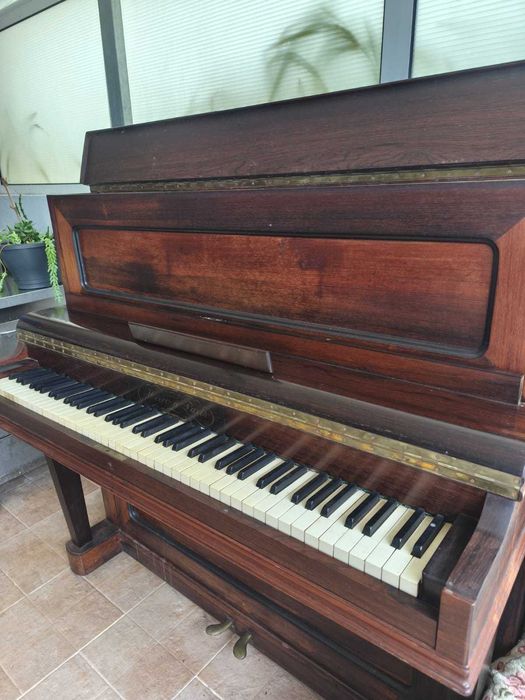 Piano Vertical Antigo Herce à Paris