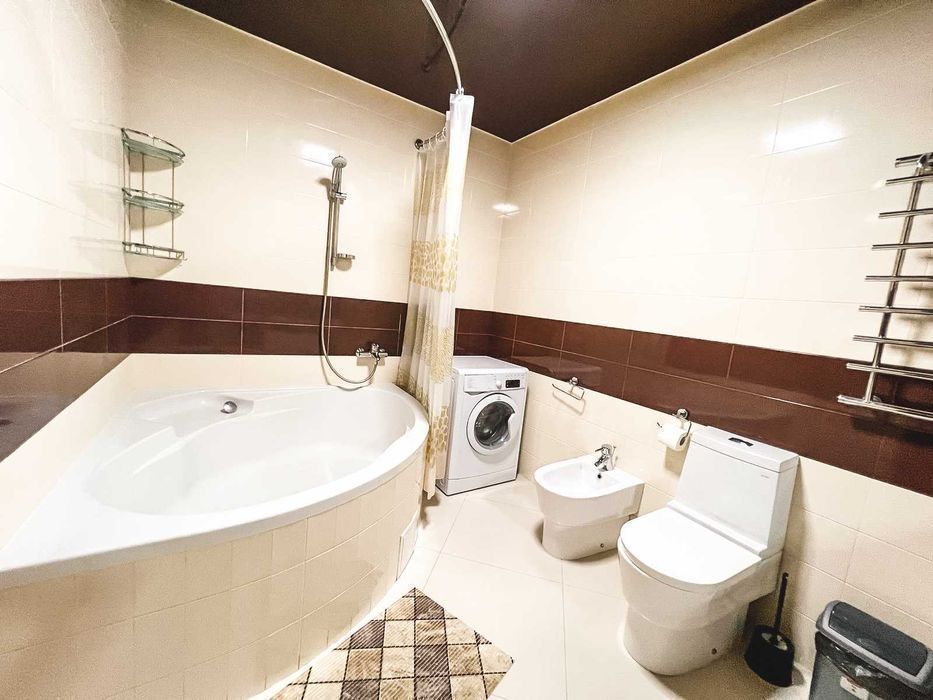 ЛЮКС 3-кімнатна квартира біля метро Лівобережна, подобово МВЦ