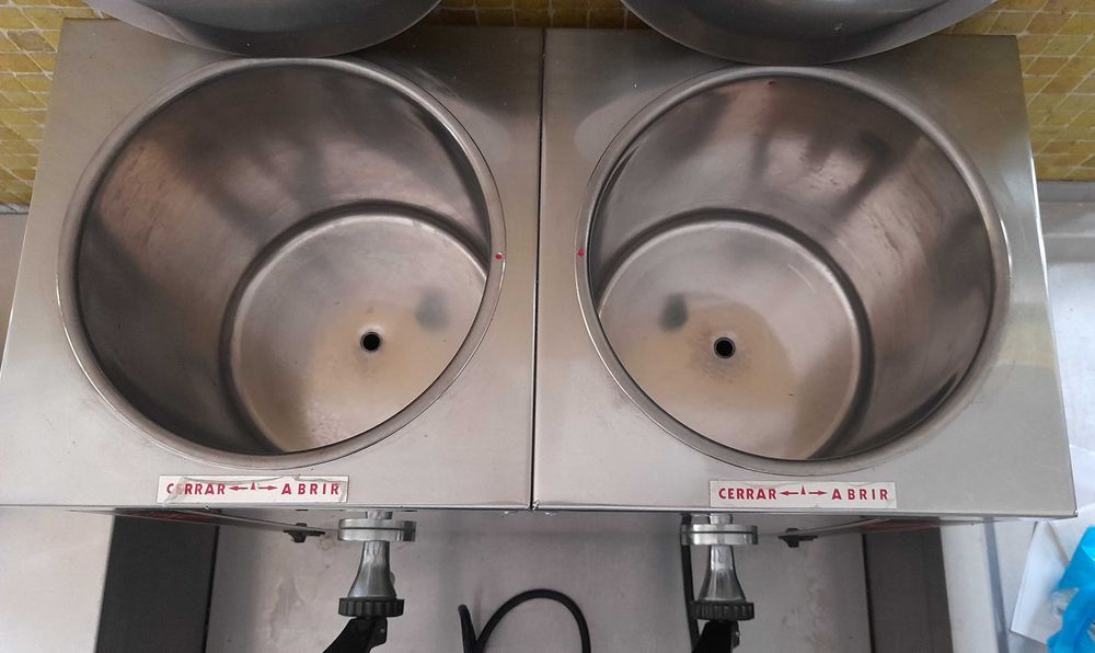 Termo industrial de leite e café com 2 depósitos.