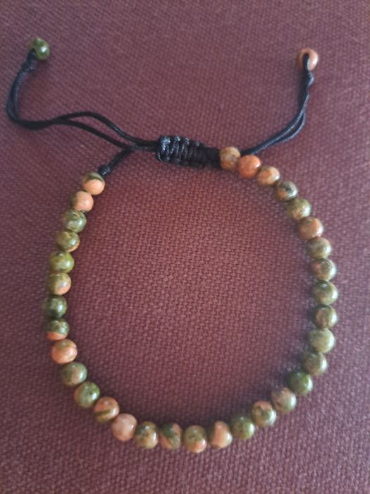Pulseira com pedras naturais
