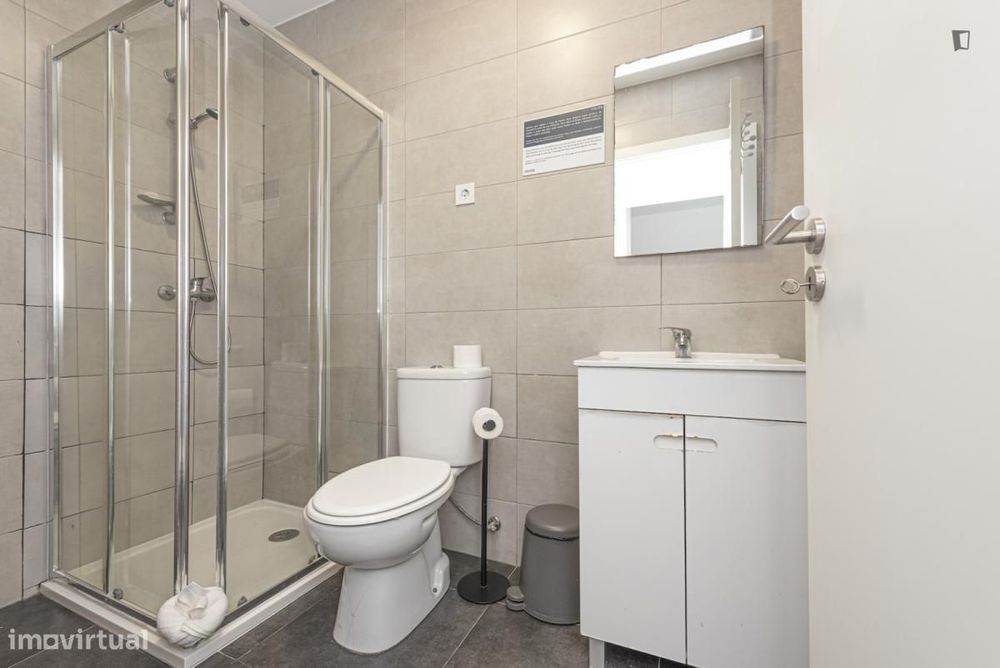 Quarto - localizado em Alameda Lisbon