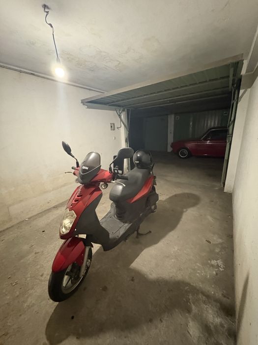 Moto comet 125  - oferta capacete e suporte telemovel (treze mil km)