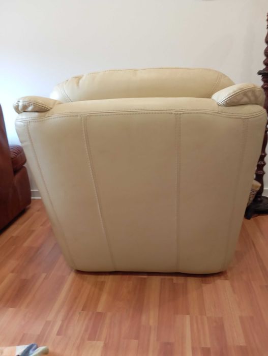 Cadeirão de couro em Branco