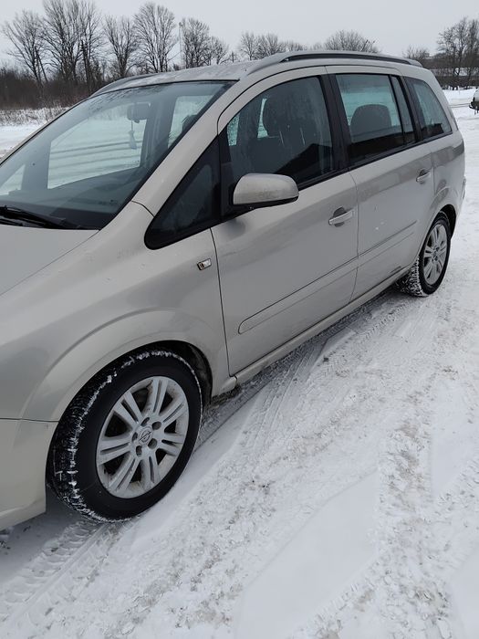 Продам опель зафіра в гарному стані2008року