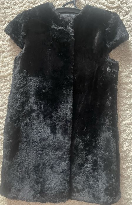 Стильна шуба без рукавів з натурального стриженого темно-коричневого х
