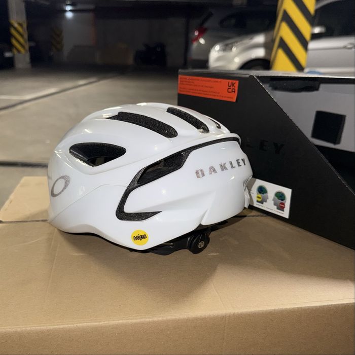 Kask szosowy Oakley ARO5 Race rozmiar L