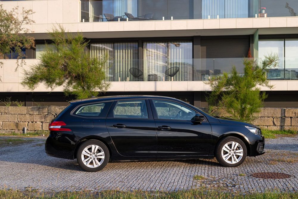 Peugeot 308 SW PureTech 130 GPF EAT8 Stop & Start Allure Business-Pack