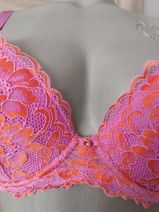 Biustonosz różowy Ann Summers 75E