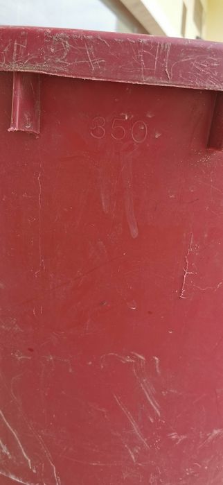 Recipiente para uvas com torneira