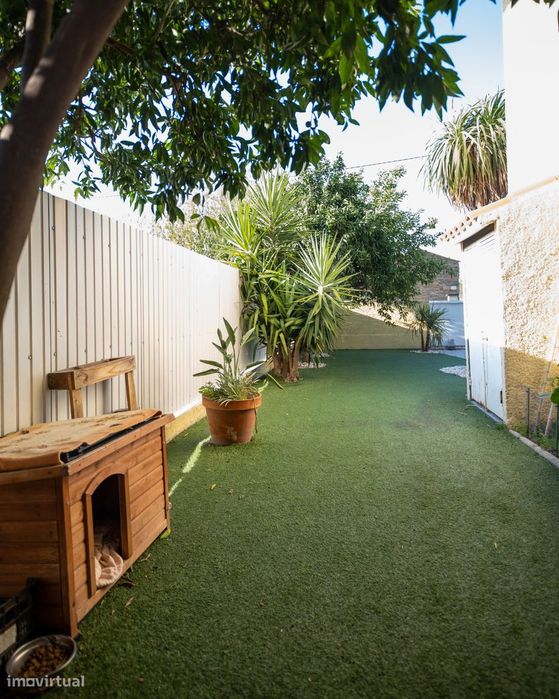 Moradia Bifamiliar Duplex com Garagem, e Quintal Privado em  Foz Côa