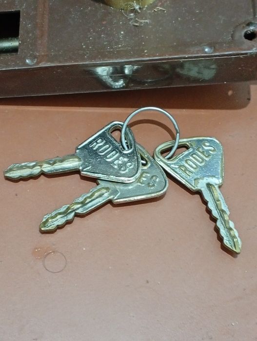 Fechadura Rodes 1990 10 direita com tripla chave