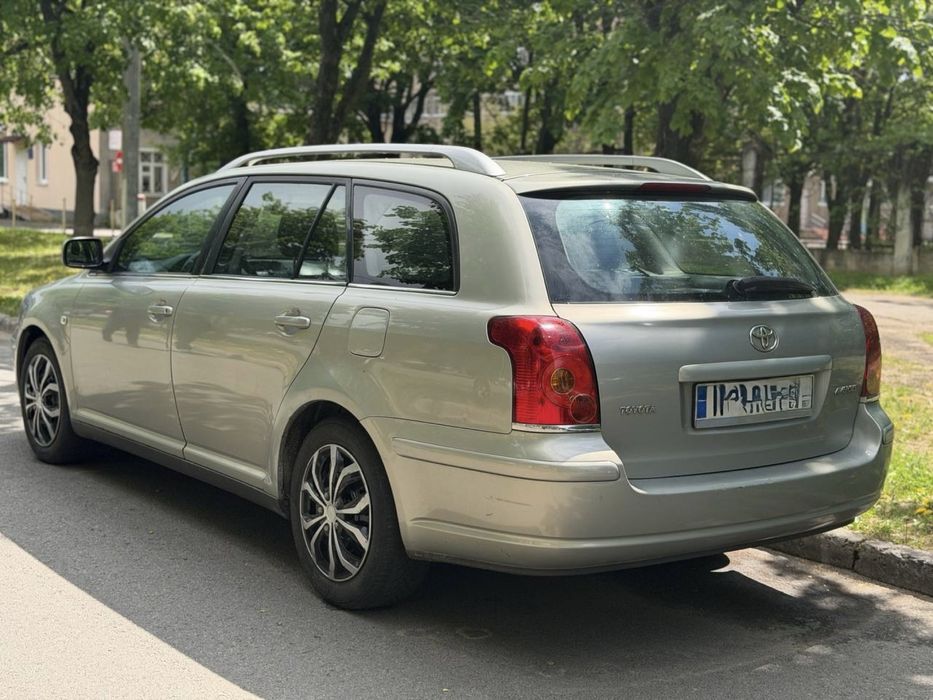 Toyota Avensis 2.0 дізель гарний стан