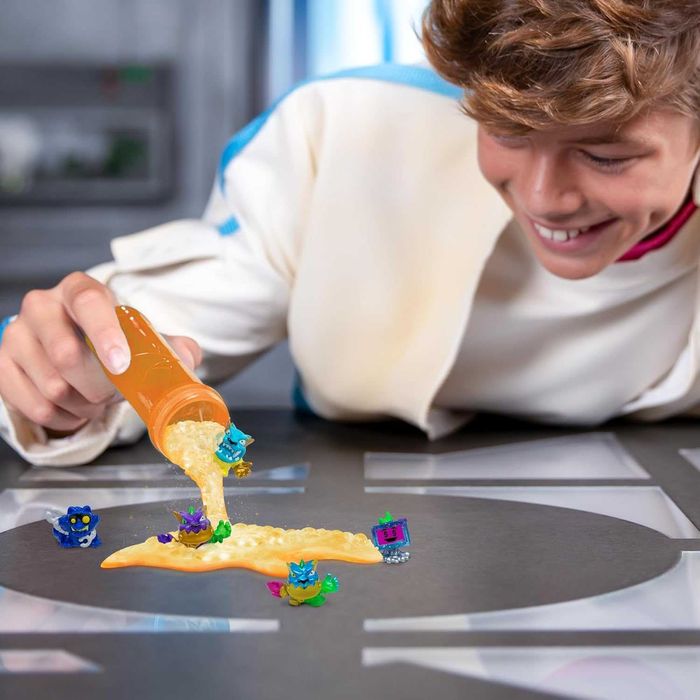 Фігурки Мистер Біст MrBeast Lab Swarms Lab Series 2 Atomic Lab 5 Pack