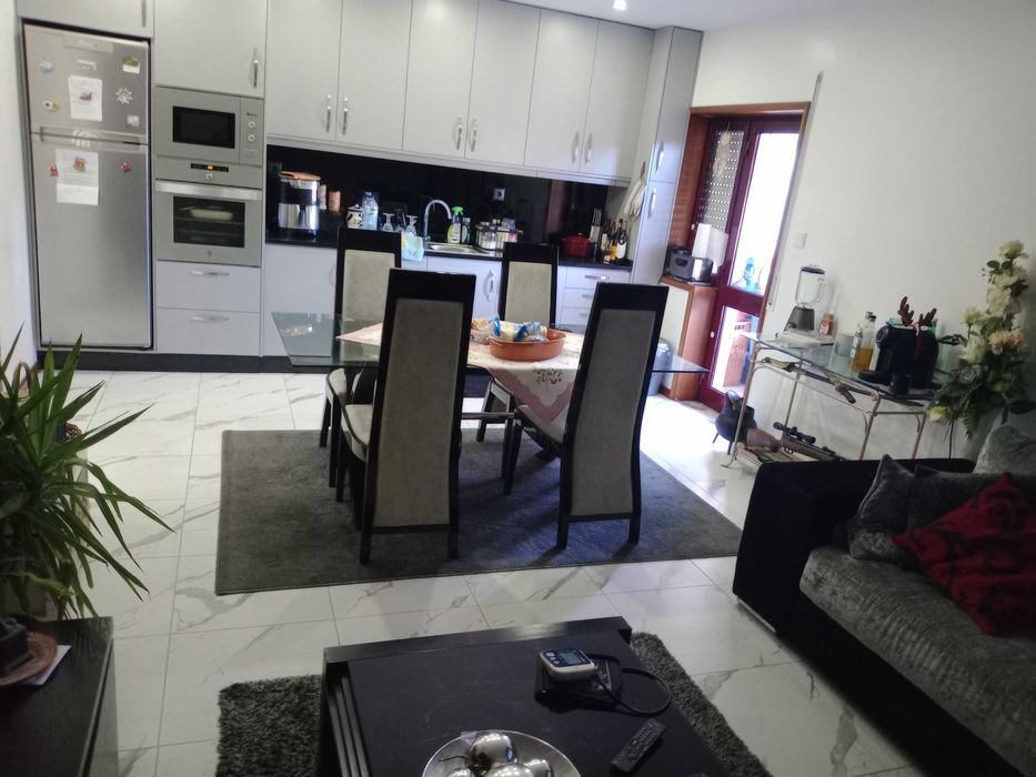 Apartamento T2 + 1 com garagem Trofa