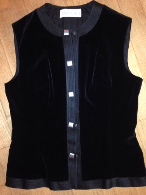 Жилетка бархатная на кнопках - Marc Cain, р S - оригинальная!