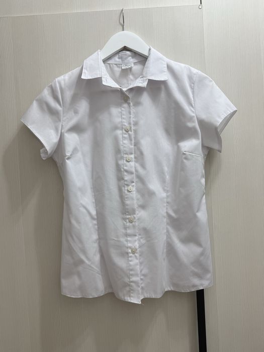 Biała elegancka koszula krótki rękaw rozm M taliowana slim fit dopasowana klasyczna wyjściowa