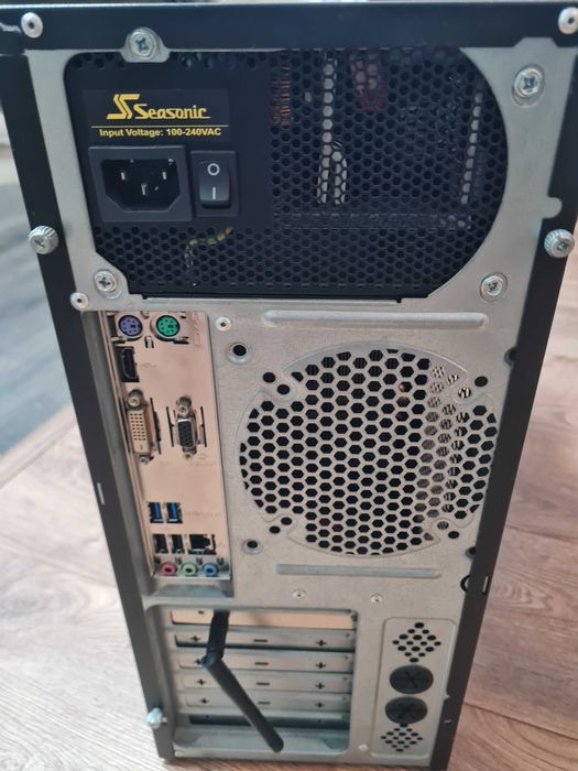 PC Intel i7-4790, 16 GB RAM, SSD 222 GB, Windows 10