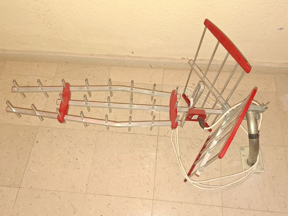 Antena TDT Exterior  Digital canal 21 a 69 + Suporte | NOVA