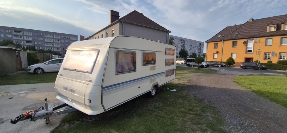 ADRIA 502 przyczepa kempingowa łóżko 3 pietrowe