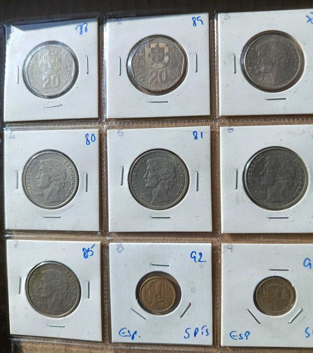 Lote de 48 moedas Republica portuguesa + Estrangeiras Todas Diferentes
