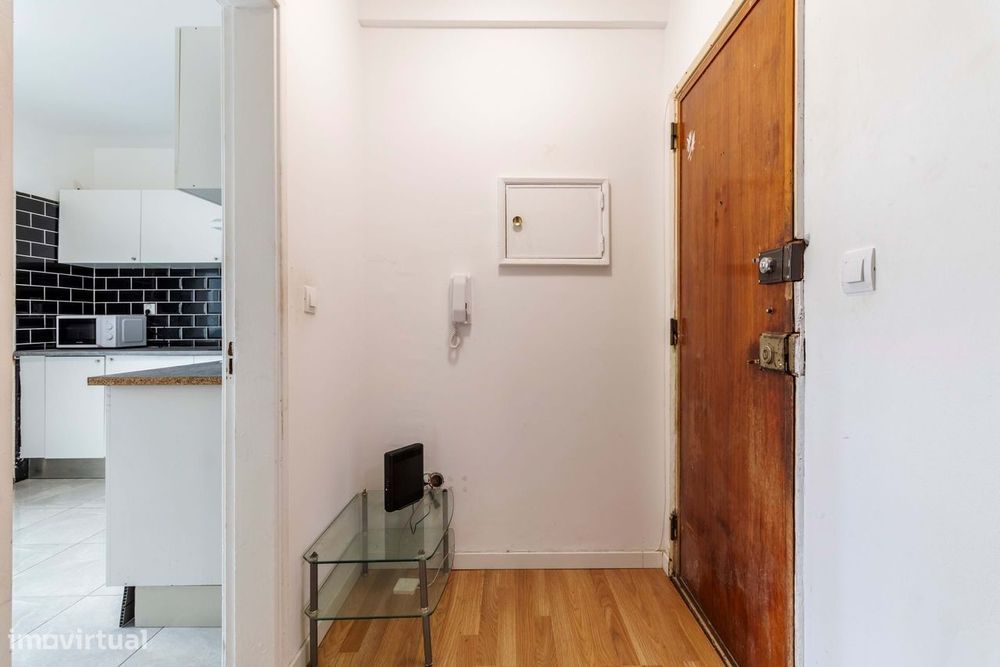 Apartamento T3+1 c/ Marquise em Santo António dos Cavaleiros