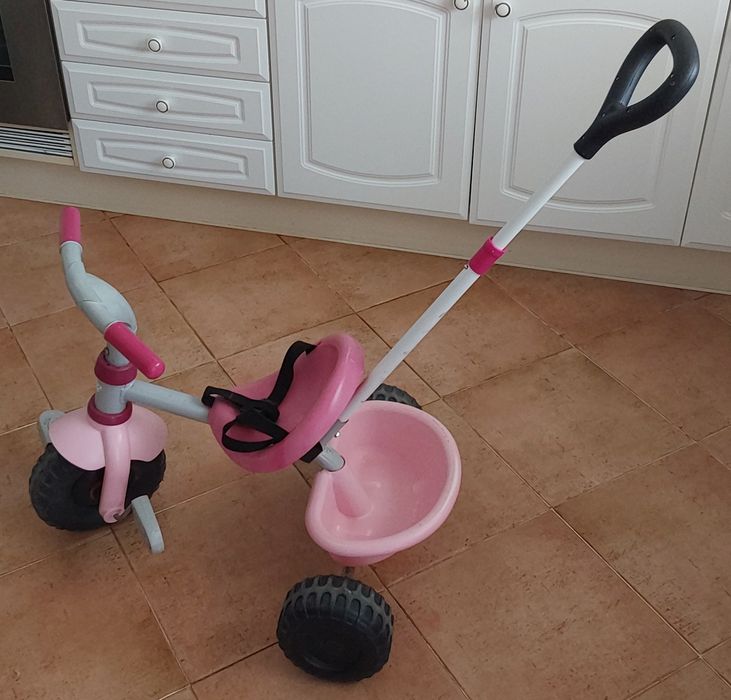 TRICICLO CRIANÇA para +12meses. Caixa basculante. Muito bem estimado.