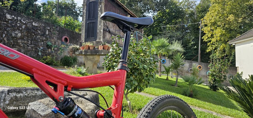 Bicicleta suspensão total INTENSE