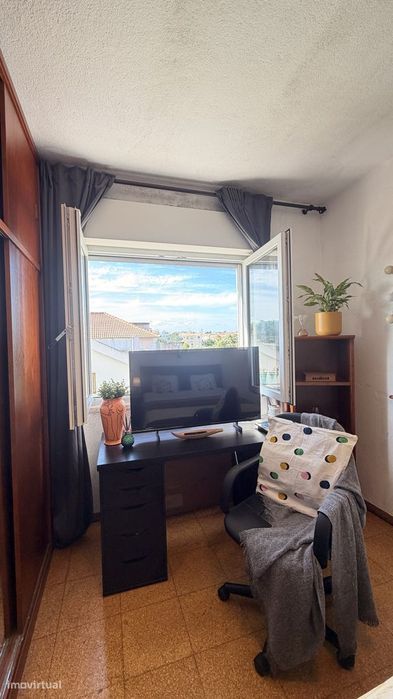 Quarto para arrendar na Sobreda | com contrato e recibos