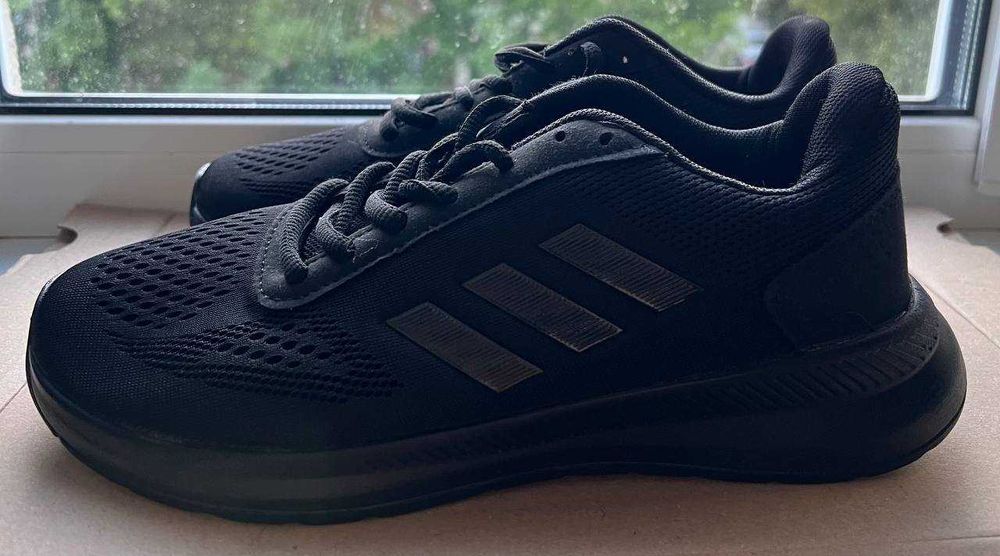 Кросівкі нові 25.5м