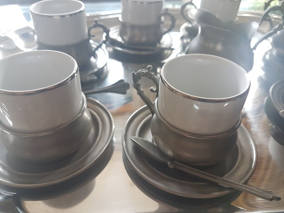 Serviço de café em estanho