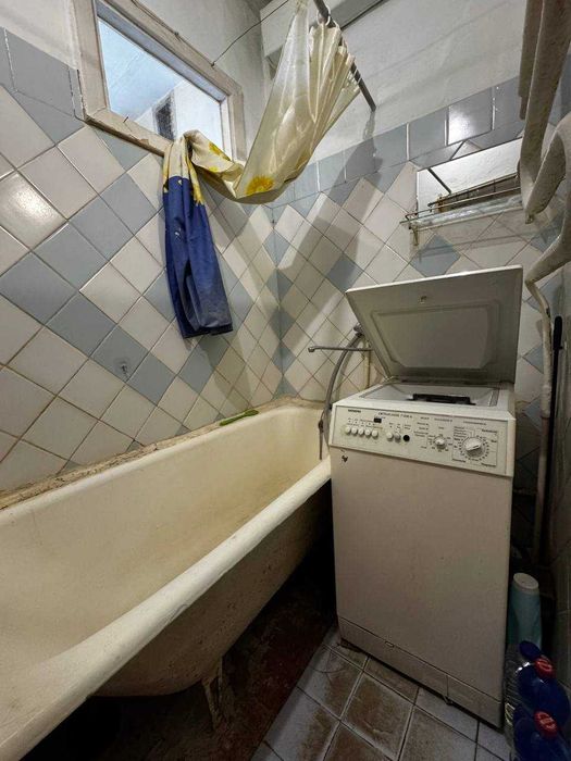 Продам 2к Виставка ,Вікна М/п ,Роздільні кімнати, Стан=Ціна, Торг