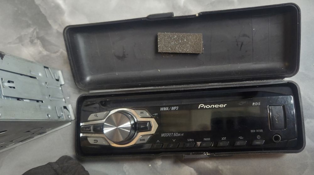 Автомобільна магнітола Pioneer  DEH-141UB.